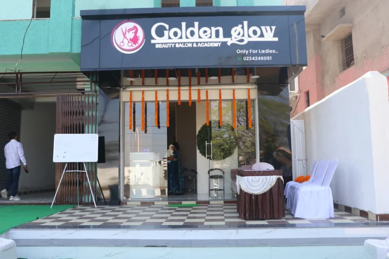 CM Golden Glow Beauty salon and academy Salon in Ghagra Ranchi img02 768x512