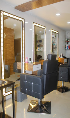 Flawless Best Beautiful parlour Bridal make up in hatia Ranchi img15
