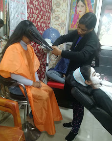 Naina Ladies Beauty Parlour img09