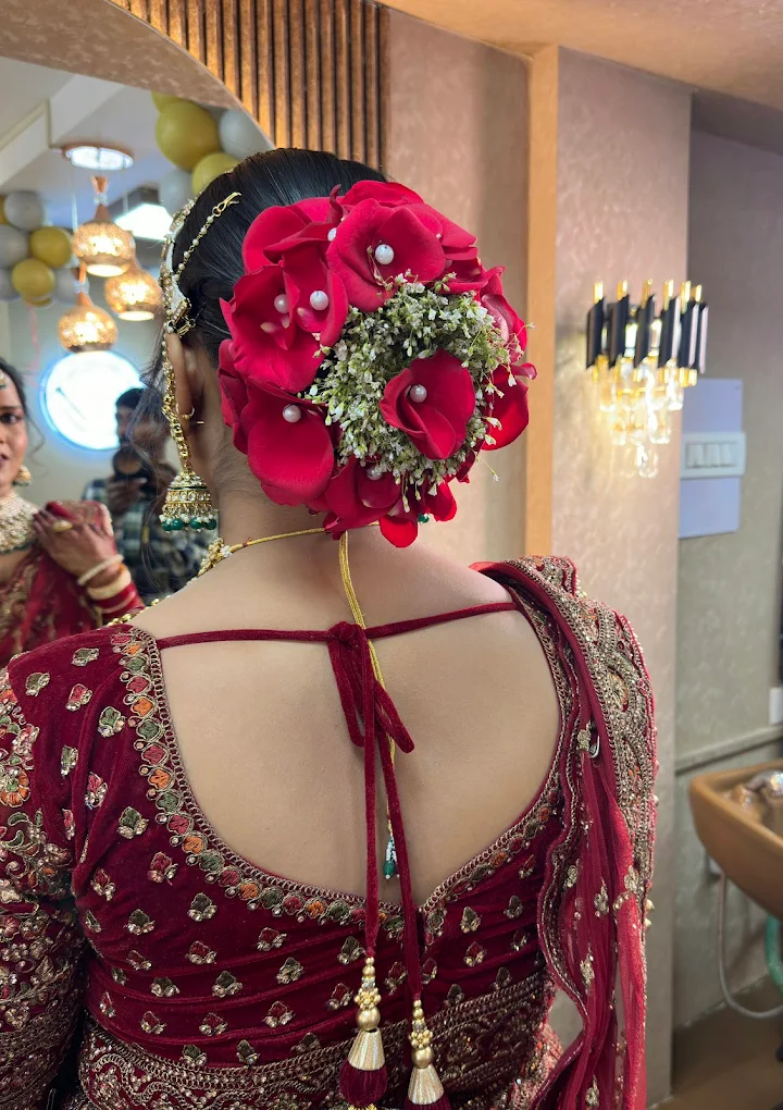 Showstopper Bridal Salon Makeup Studio img06