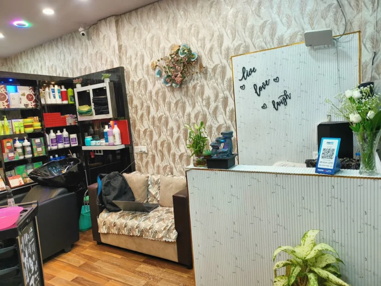 THE LOOKS UNISEX SALON img06 768x576