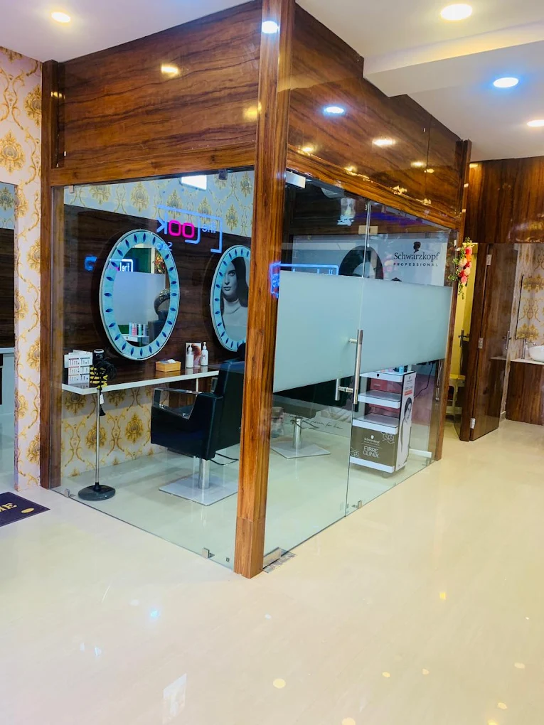 The Looks Professional Salon img11